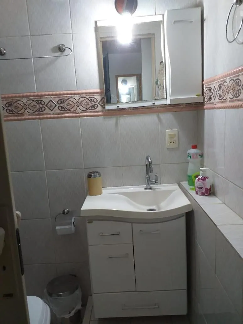 Quarto em Acomodações Particulares Estalagem Bom Descanso Apartamento Cabo Frio